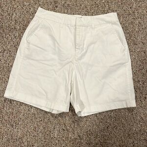 Anne Klein size 8 white shorts